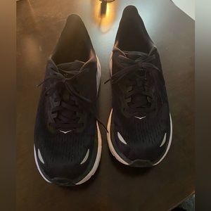 HOKA clifton 8 black & white size 8.5